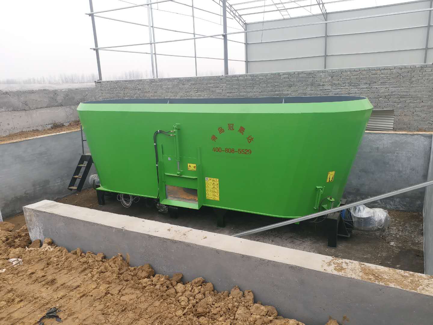 河南某公司購(gòu)買(mǎi)固定式TMR攪拌機(jī) 河南某公司購(gòu)買(mǎi)固定式TMR攪拌機(jī)