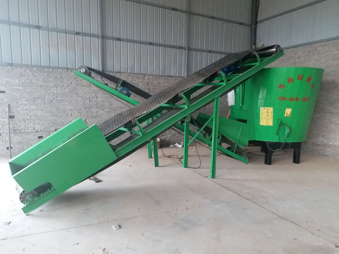 內(nèi)蒙古某公司購(gòu)買(mǎi)青貯取料機(jī) 內(nèi)蒙古某公司購(gòu)買(mǎi)青貯取料機(jī)