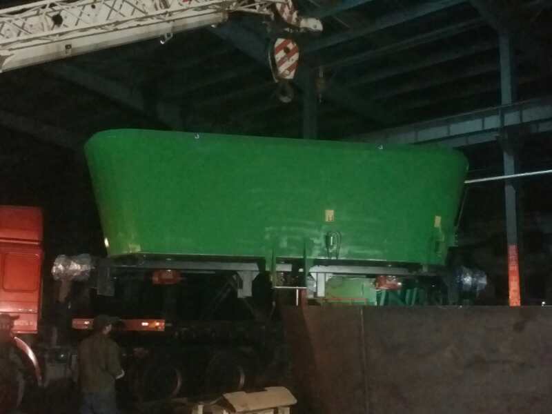 內(nèi)蒙古某公司購(gòu)買(mǎi)固定式TMR攪拌機(jī) 內(nèi)蒙古某公司購(gòu)買(mǎi)固定式TMR攪拌機(jī)